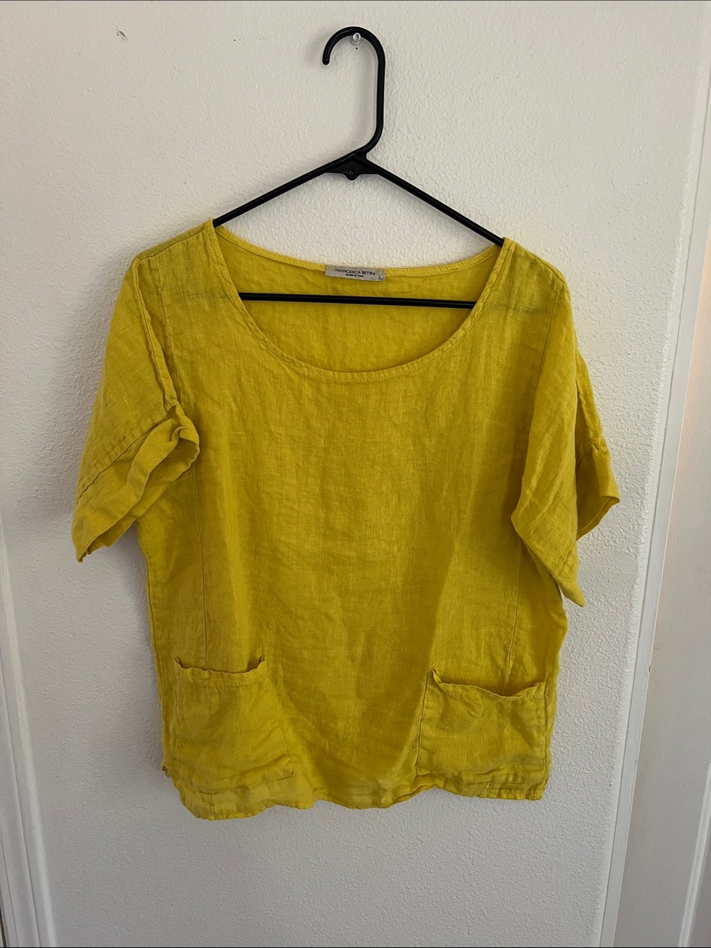 Relaxed Scoop-Neck 100% Linen Top with Front Pockets - Yellow made in Italy